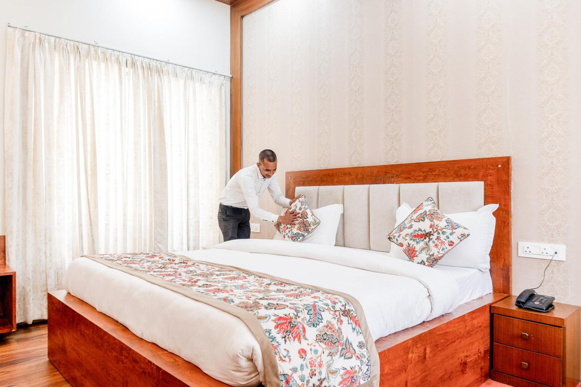 Royal Delight Resort Madina Buitenkant foto