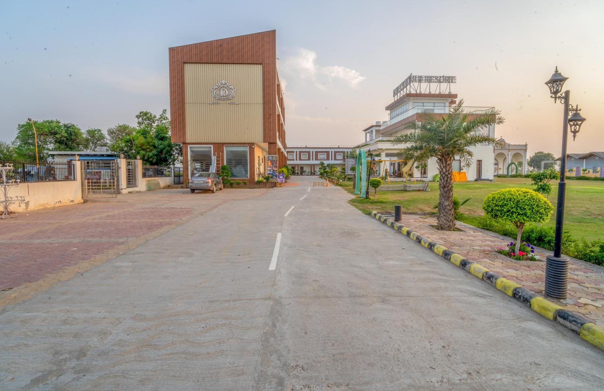 Royal Delight Resort Madina Buitenkant foto