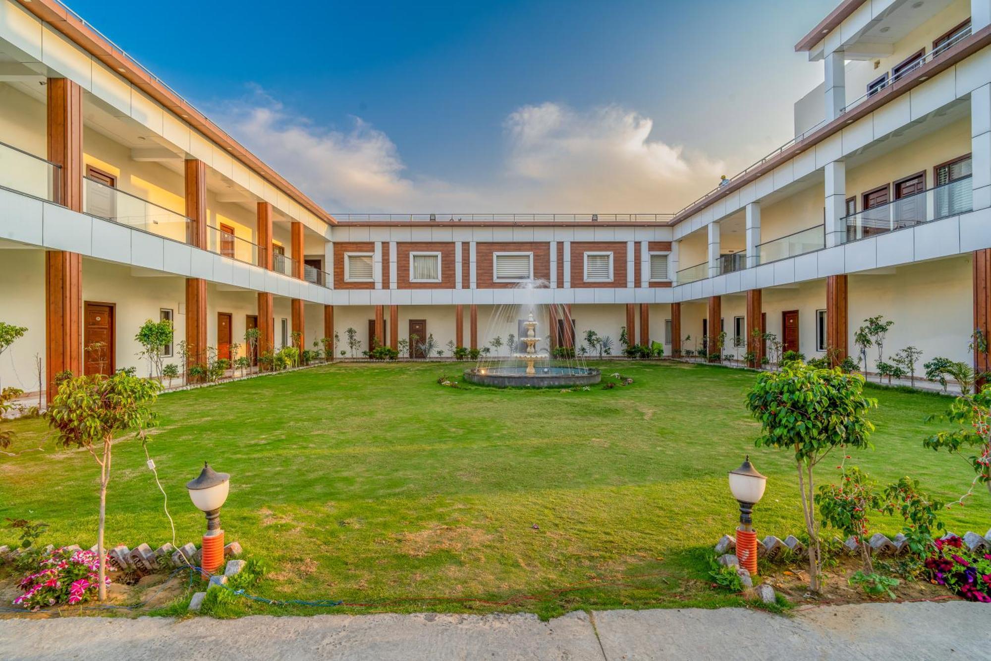 Royal Delight Resort Madina Buitenkant foto