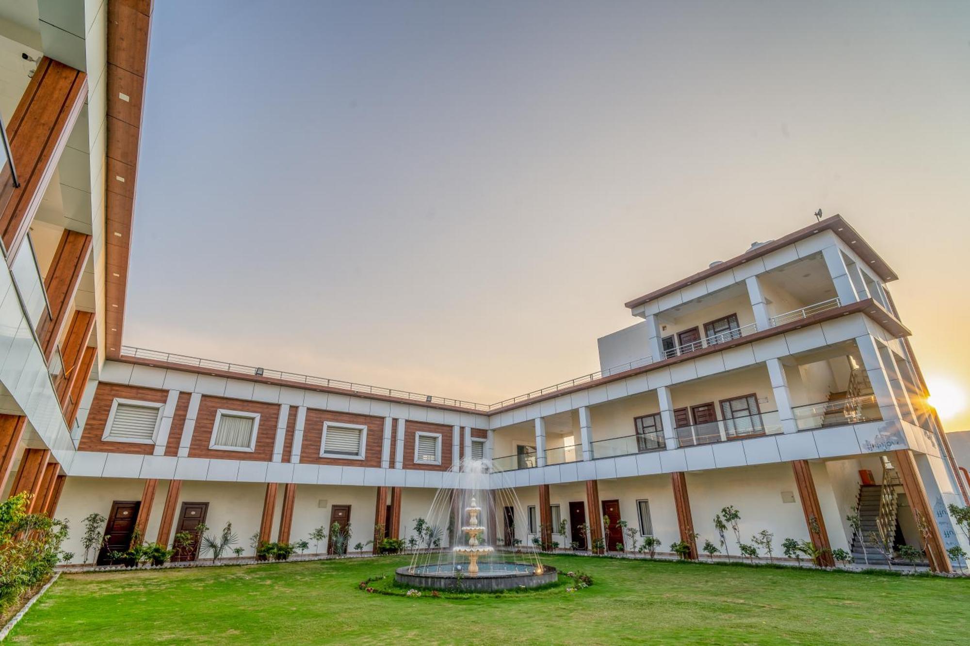 Royal Delight Resort Madina Buitenkant foto